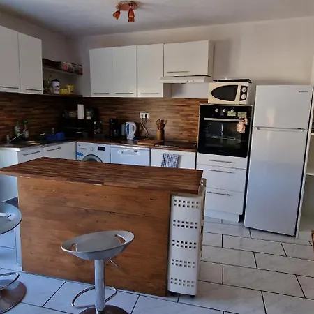 D Hotes Chez Georges Отель типа 